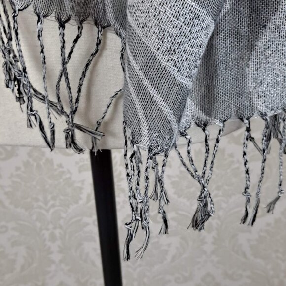 F. C. Gray & Silver Metallic Pashmina Swirl Pattern Reversible Fringe Ends - Picture 3 of 9
